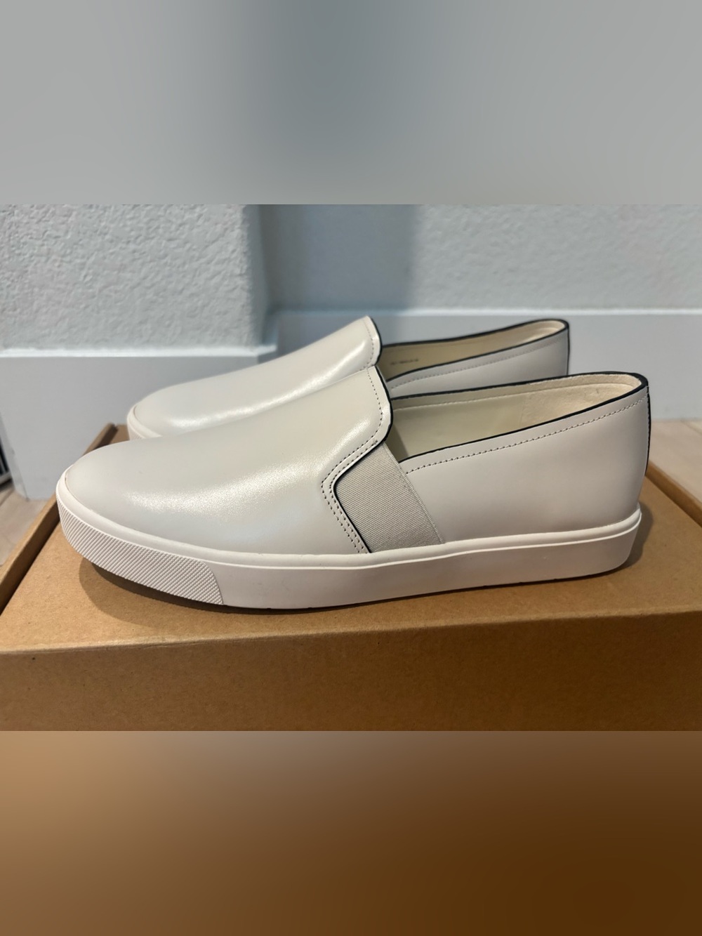 New in Box VINCE Blair Leather Slip-on Sneakers